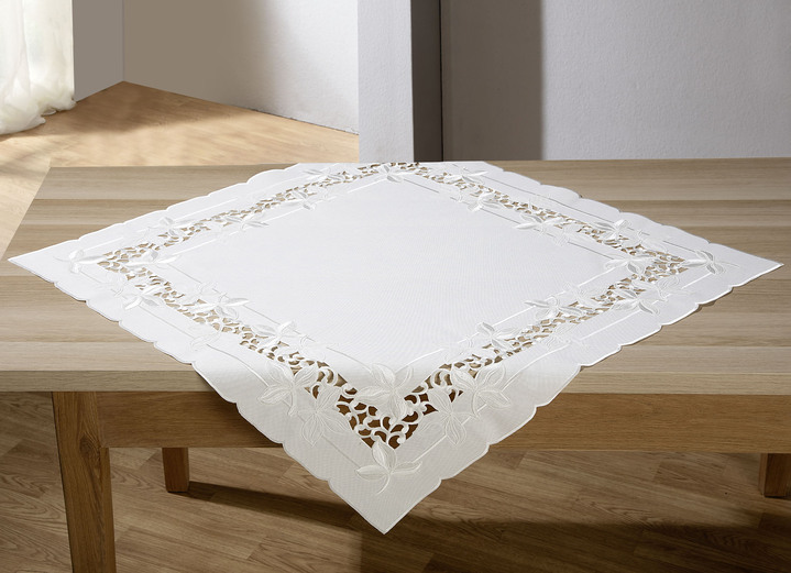 Heimtextilien - Tisch- und Raumdekoration mit aufwendigen Stickereien, in Größe 101 (Deckchen, 35x 50 cm) bis 404 (Kissenbezug, 40x 40 cm), in Farbe SEKT Ansicht 3
