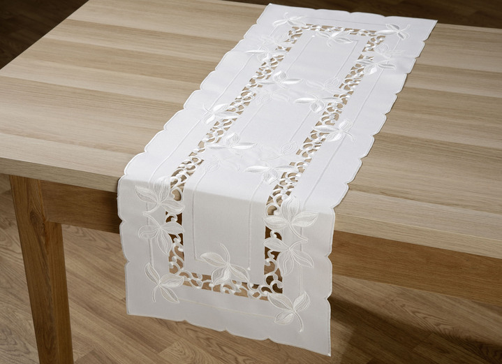 Heimtextilien - Tisch- und Raumdekoration mit aufwendigen Stickereien, in Größe 101 (Deckchen, 35x 50 cm) bis 404 (Kissenbezug, 40x 40 cm), in Farbe SEKT Ansicht 2