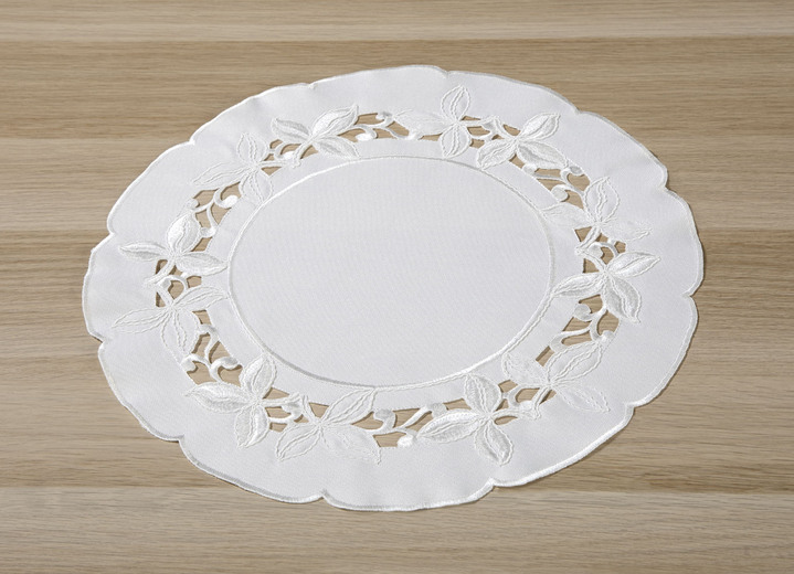 Heimtextilien - Tisch- und Raumdekoration mit aufwendigen Stickereien, in Größe 101 (Deckchen, 35x 50 cm) bis 404 (Kissenbezug, 40x 40 cm), in Farbe SEKT Ansicht 6