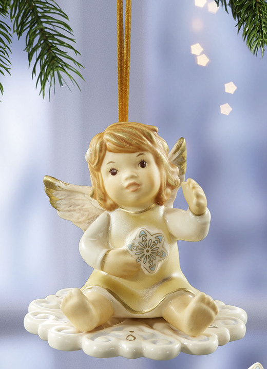 Goebel-Figuren - Aufhänger Engel aus dem Hause Goebel, in Farbe CHAMPAGNER, in Ausführung Auf dem Weg zur Erde Ansicht 1