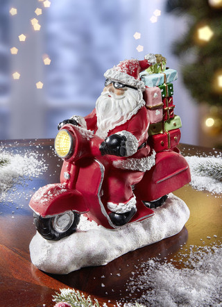 Beleuchteter Nikolaus auf Roller