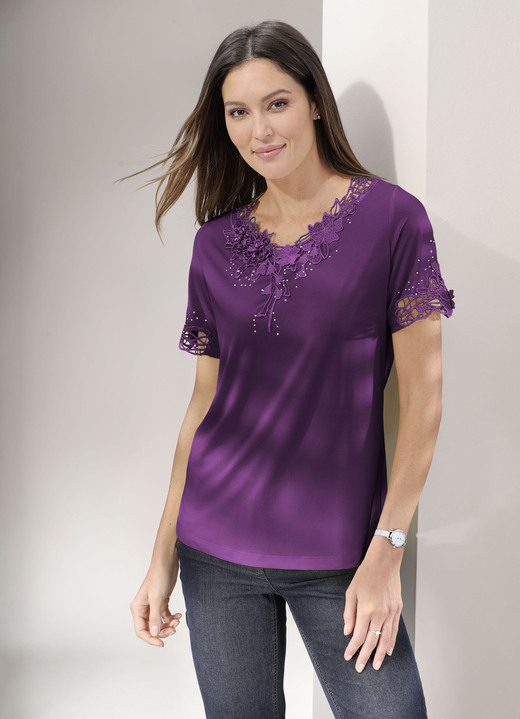 Shirts - Shirt mit floraler Spitze in 5 Farben, in Größe 036 bis 052, in Farbe LILA Ansicht 1