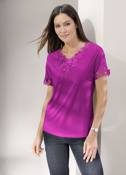 Shirts - Shirt mit floraler Spitze in 5 Farben, in Größe 036 bis 052, in Farbe MAGENTA Ansicht 1