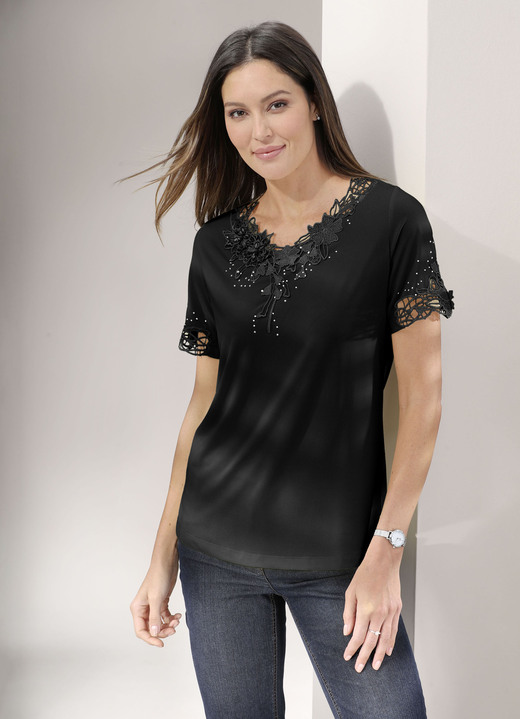 Shirts - Shirt mit floraler Spitze in 5 Farben, in Größe 036 bis 052, in Farbe SCHWARZ Ansicht 1