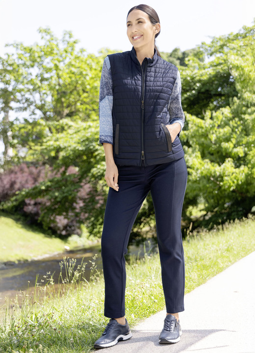 Jacken, Mäntel, Blazer - Steppweste mit leichter Wattierung, in Größe 036 bis 052, in Farbe MARINE Ansicht 3