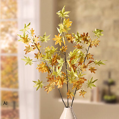 Herbstliche Kunstzweige mit Ahornbl&auml;ttern in Vase