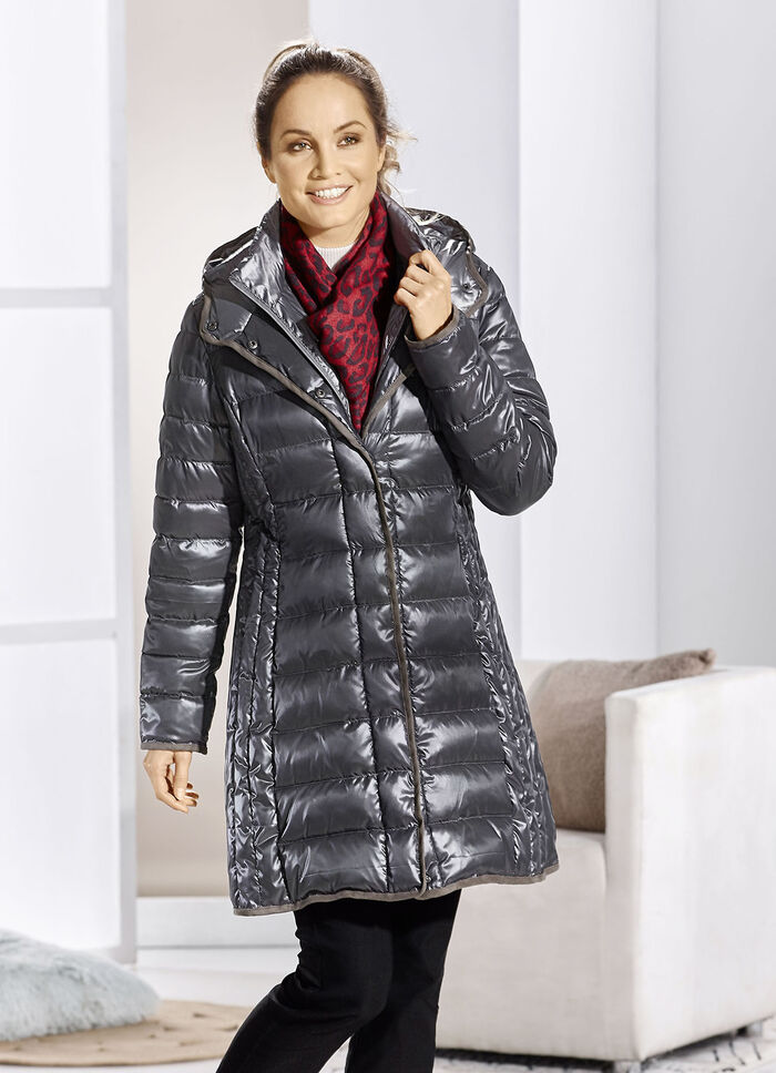 Kurzmantel mit seitlicher Längssteppung 