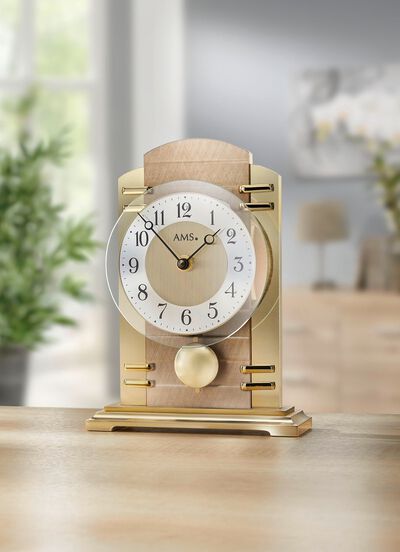 Tischuhr mit Holzgeh&auml;use aus dem Hause AMS 