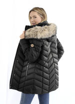 Daunenjacke mit abnehmbarer Kapuze 