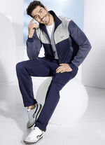 Freizeitanzug mit Seitentaschen 