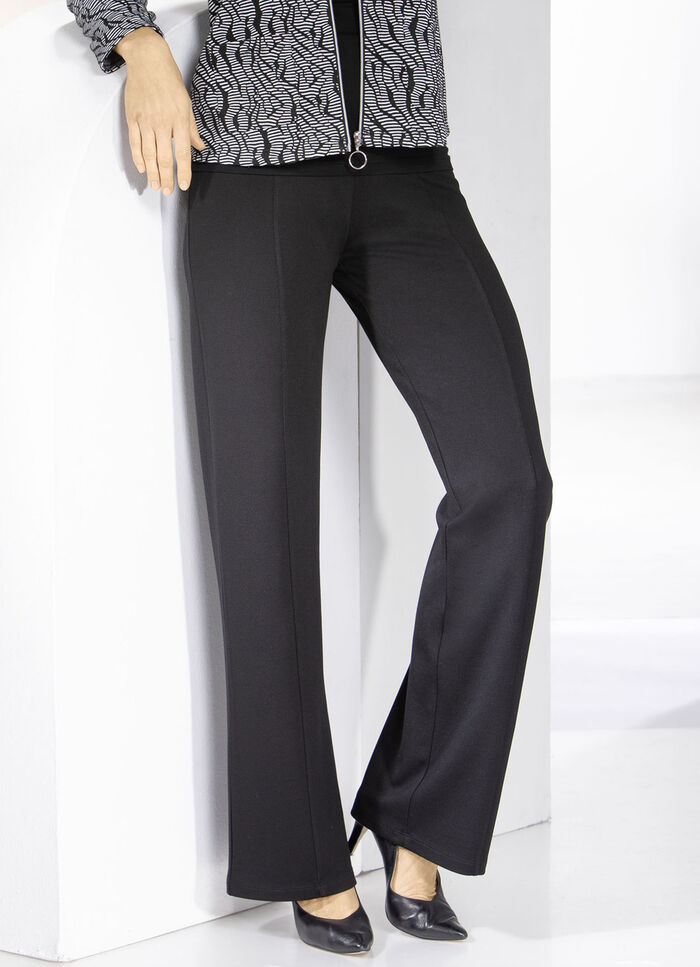 Hose in modischer Weite 