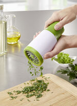 Im Handumdrehen frisch gehackte Kräuter 