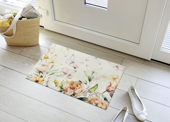 Ansprechende Fußmatte mit Blüten und Schmetterlinge 