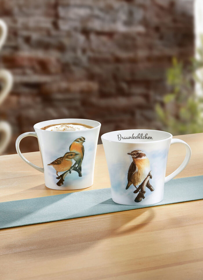 Henkelbecher mit Braunkehlchen-Motiv 