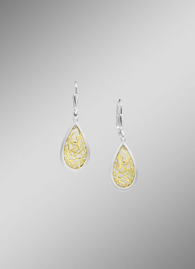 Tropfenförmige Ohrringe mit kunstvollem Bicolor-Design 