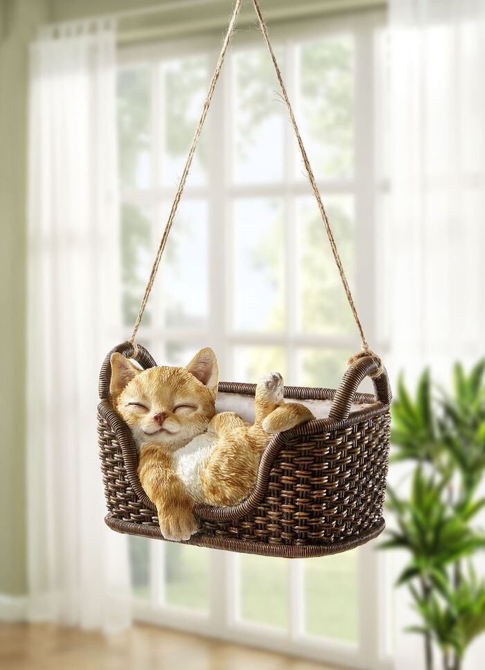 Schlafendes Kätzchen im Korb 