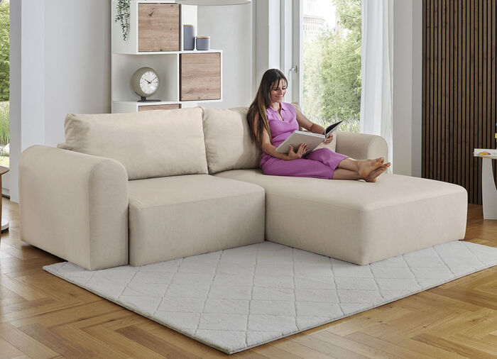 Polsterecke mit Bettfunktion und Dekokissen CREME