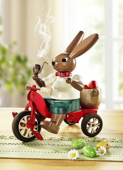 R&auml;ucherhase auf Dreirad, aus Holz 