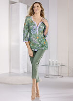 Schlafanzug mit 3/4 langen Ärmeln und langer Hose  