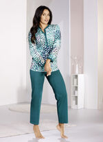 Schlafanzug mit langen Ärmeln und langer Hose  