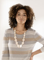 Attraktive Halskette mit Schmuckelementen aus Holz 