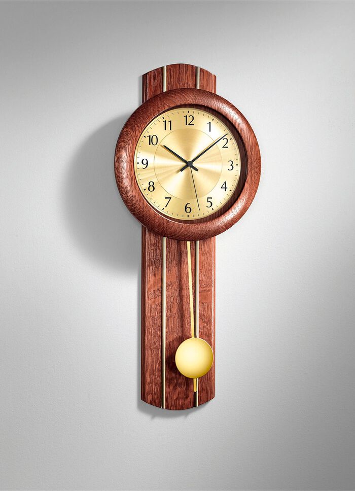 Wanduhr aus massivem Holz mit Funkuhrwerk NUSSBAUM