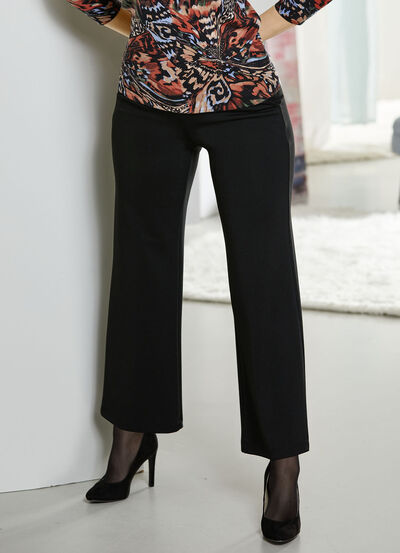 Hose in modischer Weite 