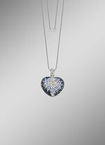 Eleganter Herz-Anhänger mit funkelnden Kristallen 