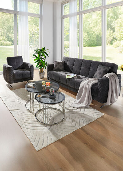 Polstermöbel mit Bettfunktion und Dekokissen 