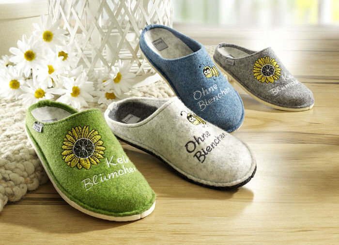 Bequemer Hausschuh aus Wollfilz mit Motiv-Stickerei 