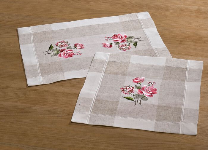 Tisch- und Raumdekoation mit hinrei&szlig;endem Rosen-Dessin SEKT-BUNT