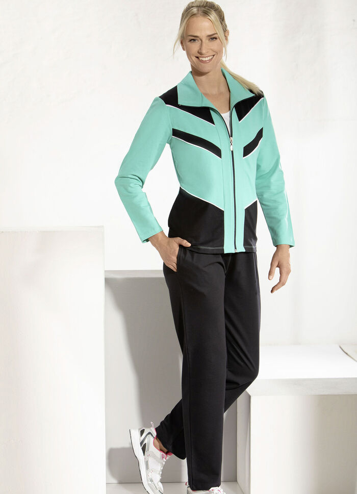 Freizeitanzug mit Kontrasteins&auml;tzen 