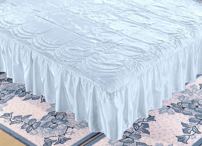 Tagesdecke mit Volantabschluss BLAU