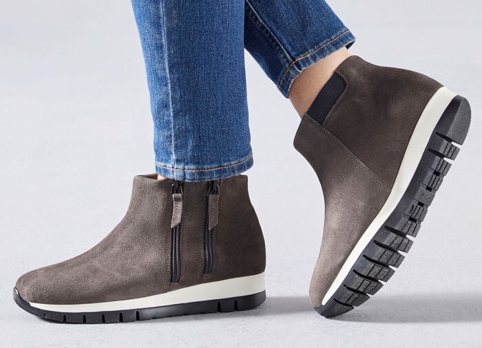 Bootie mit zwei Rei&szlig;verschl&uuml;ssen GRAU