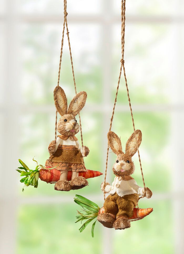 Bast-Hase auf Schaukel 