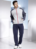 Freizeitanzug mit Kapuze 