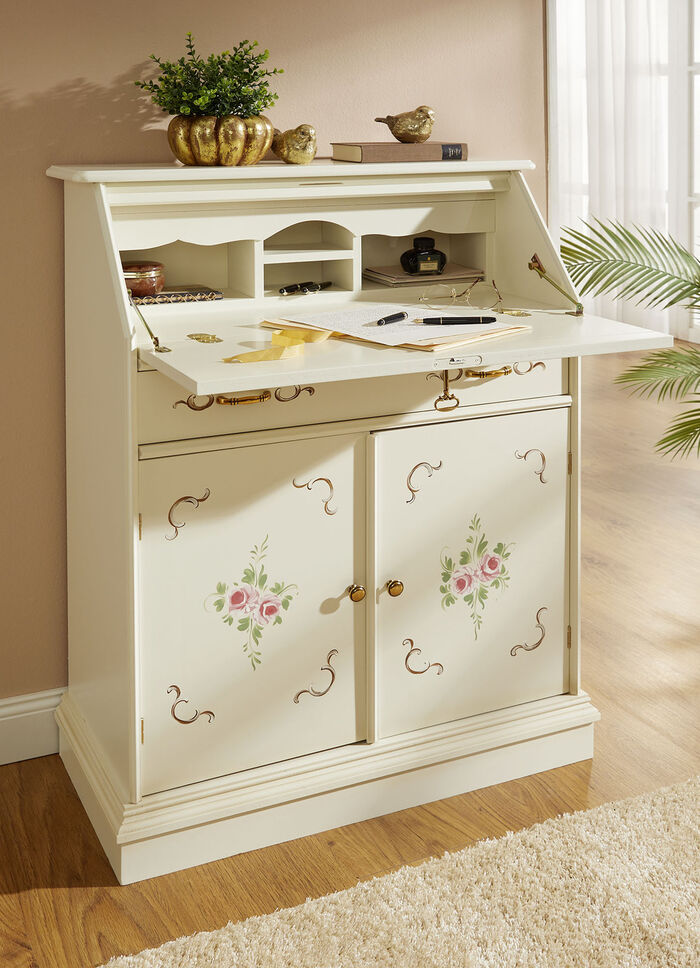 Teilmassive Möbelserie mit Echtholzfurnier 