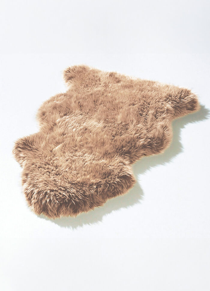 Vorleger aus echtem Lammfell in Tierform 
