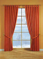 Fensterdekoration aus THERMO-CHENILLE gegen Zugluft und Kälte 