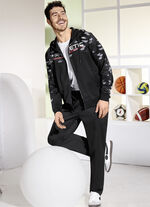 Freizeitanzug mit Kapuze 