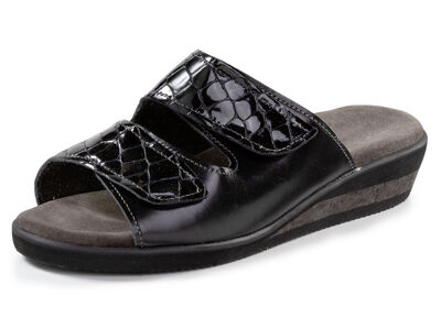Pantolette aus Nappaleder und krokogeprägtem Lackleder 