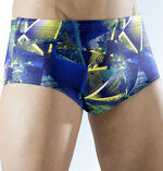 Badehose in höherer Slipform mit buntem Druckdessin 