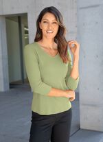 Shirt mit V-Ausschnitt in 10 Farben 