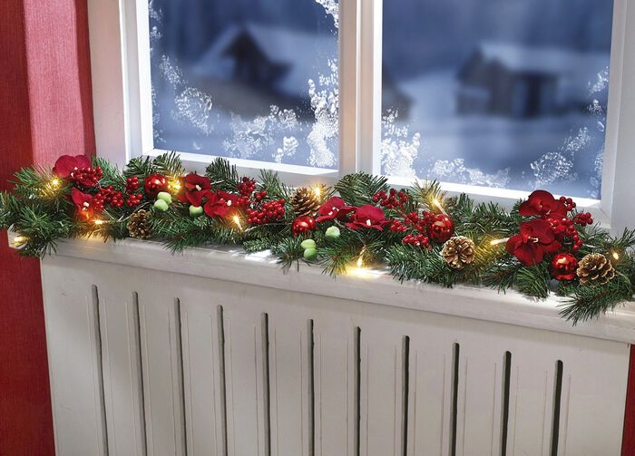 Beleuchtete Girlande mit Tannenzweigen 