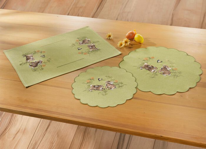 Tisch- und Raumdekoration mit Hasen-Motiven 