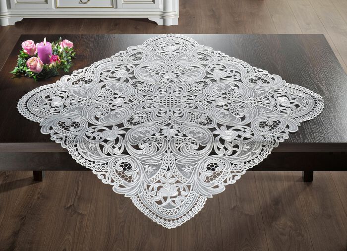 Tisch- und Raumdekoration aus echter Plauener Spitze 