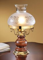 Tischleuchte aus massivem Messing mit Fu&szlig; aus massivem Erlenholz NUSSBAUM