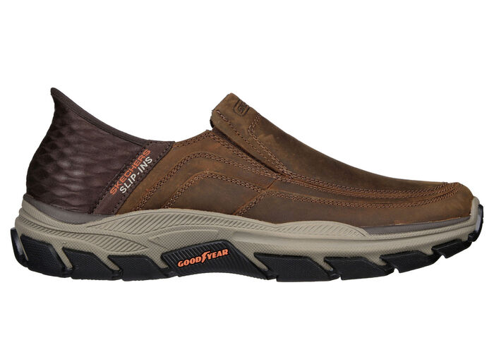 SKECHERS, bequeme Herren-Slipper, mit geformter Slip-Ins Fersenplatte DUNKELBRAUN