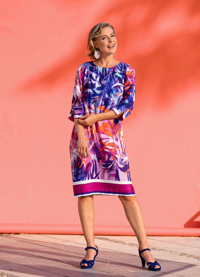 Kleid mit ausdruckstarkem Bordürendruck 