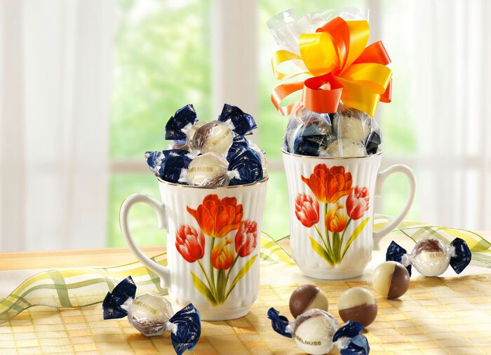 Gef&uuml;llte Tassen aus Porzellan mit Tulpendekor, 2er-Set 